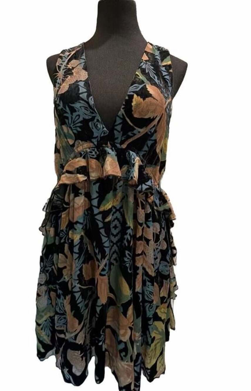 785 Chelsea & Violet Velvet Floral Swing Dress Size L Black